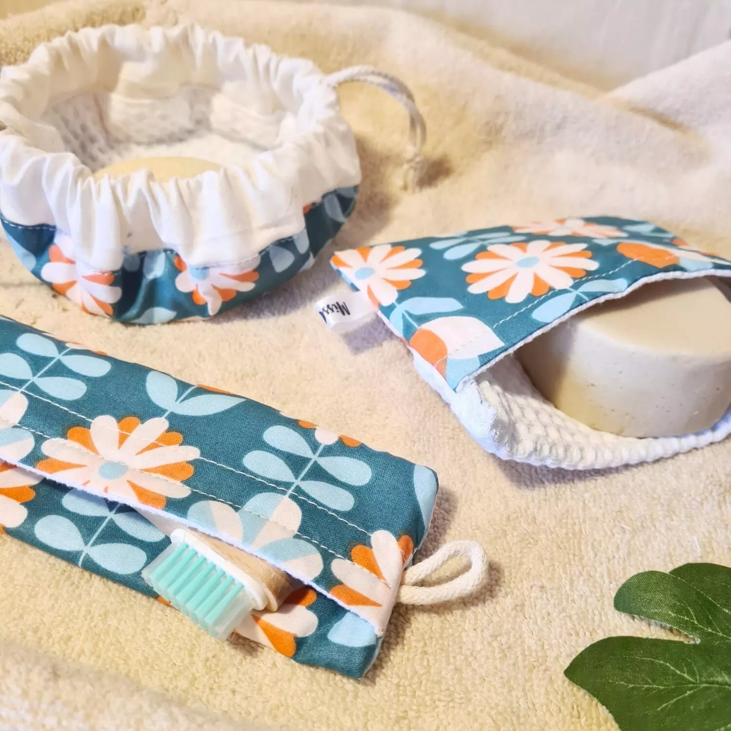 Combo Seventies vert : Pochon cosmétique, pochette savon, pochette brosse à dents XL