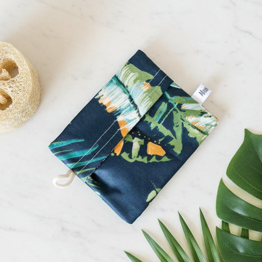 Pochette à savon ou cosmétique solide imperméable en tissu coton nid d’abeille certifié Oeko-Tex, doublure étanche, fait main MissGreen - Modèle Tropical