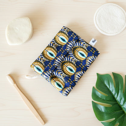 Pochette à savon ou cosmétique solide imperméable en tissu coton nid d’abeille certifié Oeko-Tex, doublure étanche, fait main MissGreen - Modèle Peacok