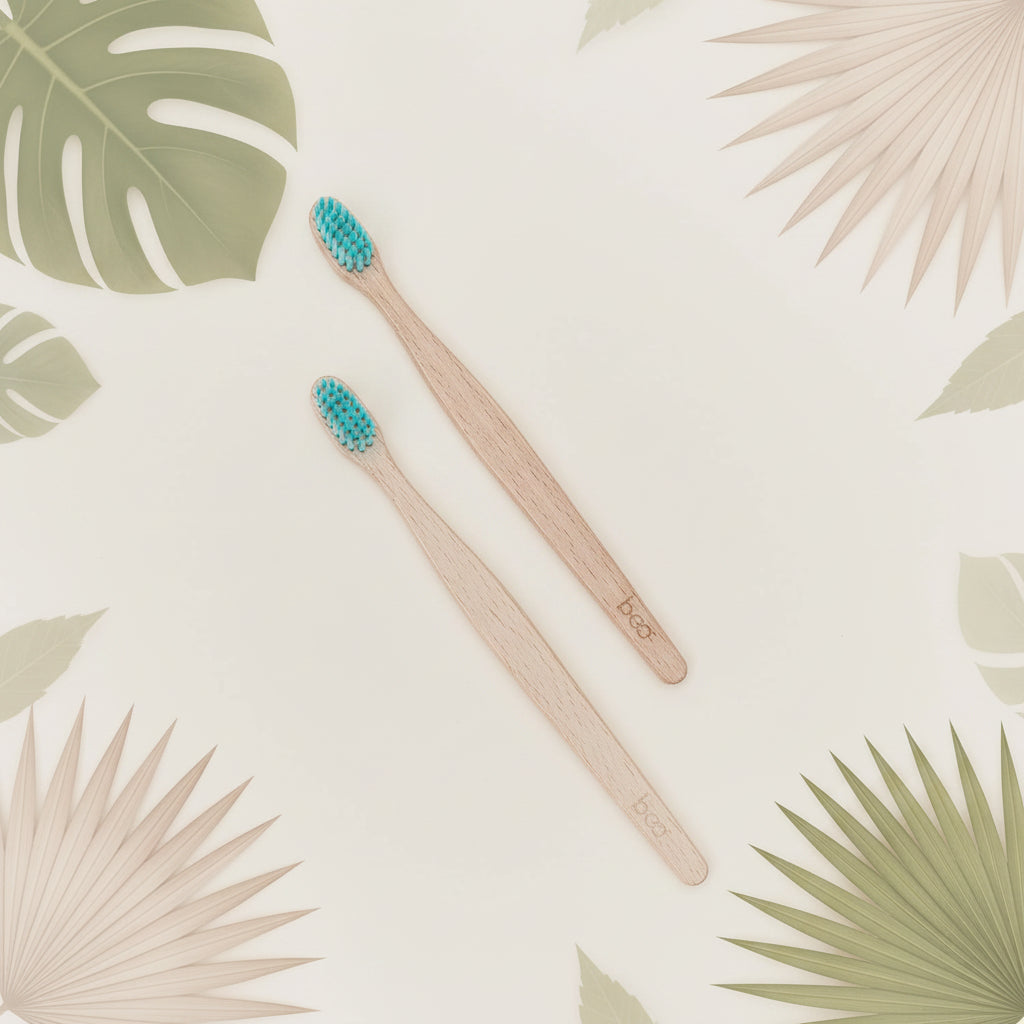 Brosse à dents bois de hêtre taille enfant. brosse souple.