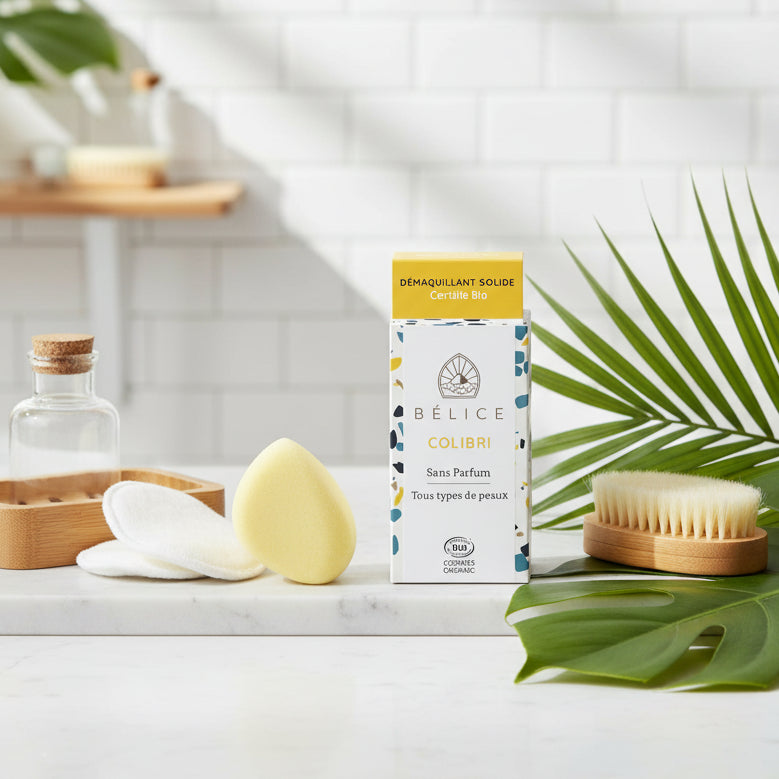 Nettoyage du visage doux avec le démaquillant solide à l'huile de prune