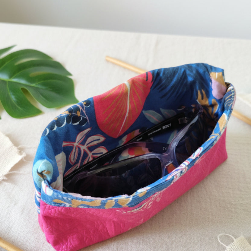 Étui-trousse multifonction en simili cuir et coton avec liseré doré élégant - présenté en étui